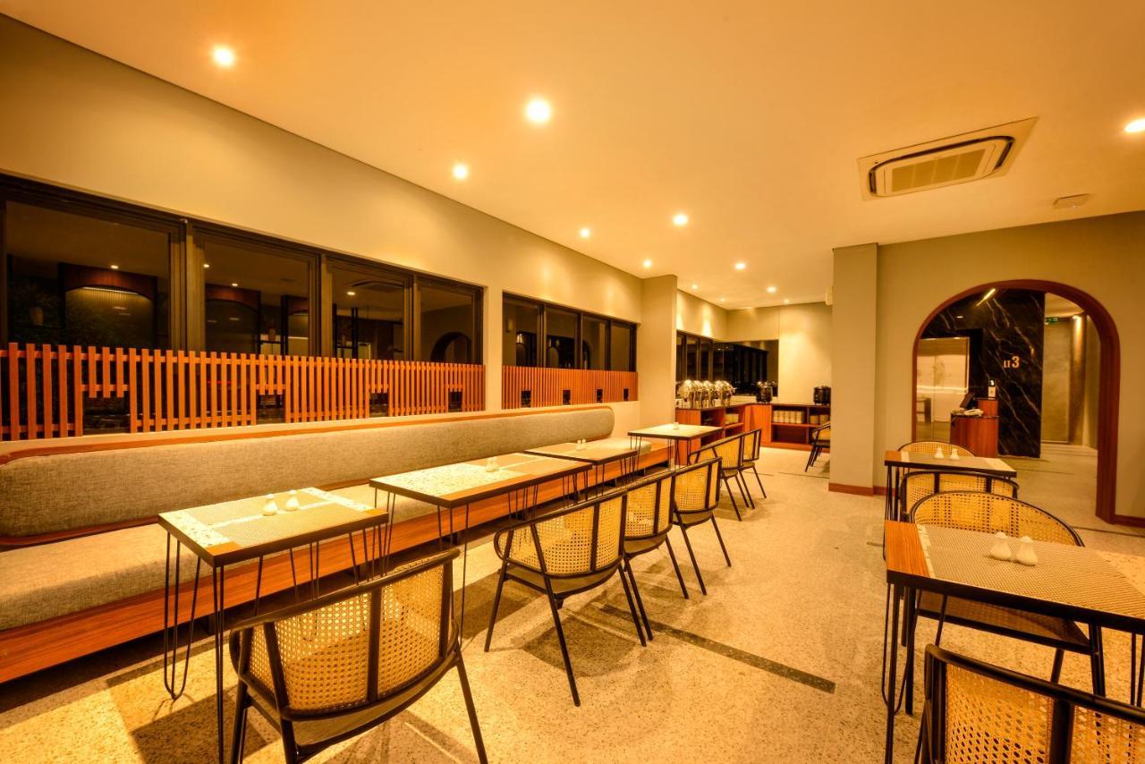 Nata Azana Hotel Solo Buitenkant foto